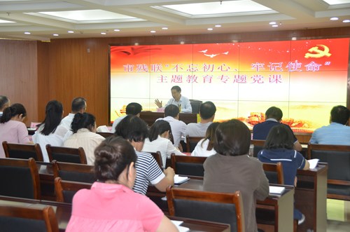 图为:会议现场 图为:会议现场