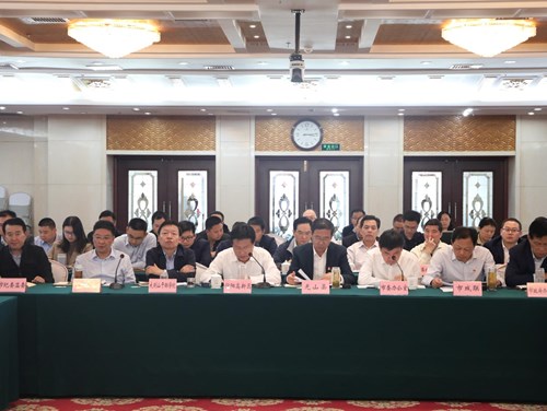 图为信阳市“不忘初心、牢记使命”主题教育调研成果交流会现场 图为信阳市“不忘初心、牢记使命”主题教育调研成果交流会现场