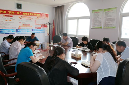 图为传达学习贯彻省委十届六次全会暨省委工作会议精神 图为传达学习贯彻省委十届六次全会暨省委工作会议精神