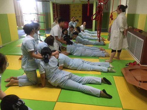 图为授课现场 图为授课现场