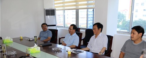 图为南阳市政府副市长郑茂杰到市残联调研残疾人脱贫攻坚工作 图为南阳市政府副市长郑茂杰到市残联调研残疾人脱贫攻坚工作