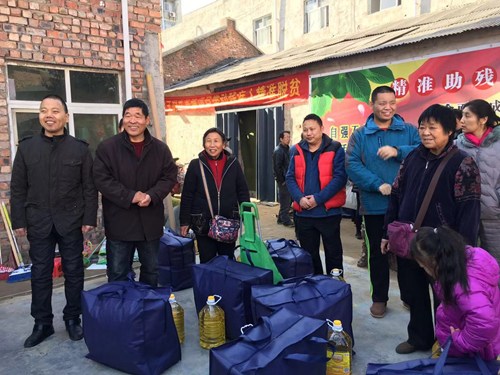 图为活动现场 图为活动现场