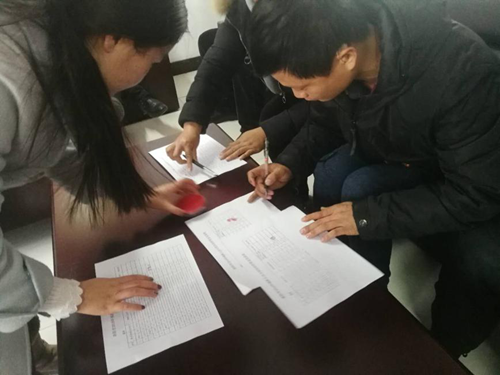 图为:孟津县残联自主创业扶持资金发放现场 图为:孟津县残联自主创业扶持资金发放现场