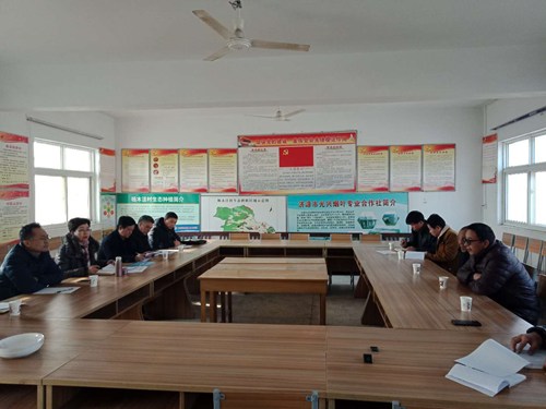 图为座谈会现场 图为座谈会现场