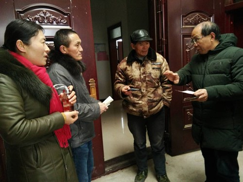 图为内乡县督导组入户核查现场 图为内乡县督导组入户核查现场