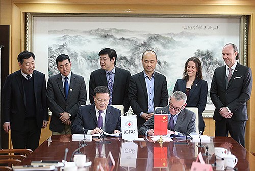 图为中国残联与红十字国际委员会合作意向书签字仪式现场 图为中国残联与红十字国际委员会合作意向书签字仪式现场