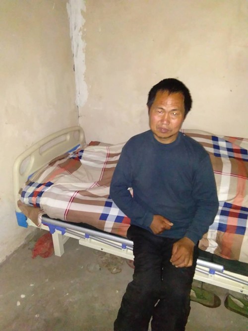 图为尤店乡沈湾村戚湾组残疾人张茂喜使用护理床 图为尤店乡沈湾村戚湾组残疾人张茂喜使用护理床