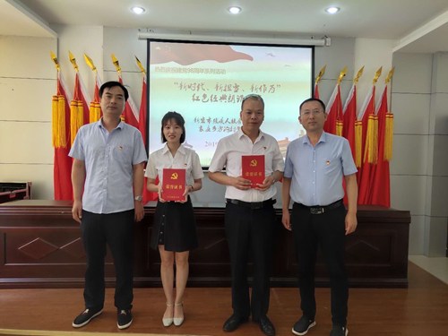 图为市残联领导为获奖选手颁奖 图为市残联领导为获奖选手颁奖