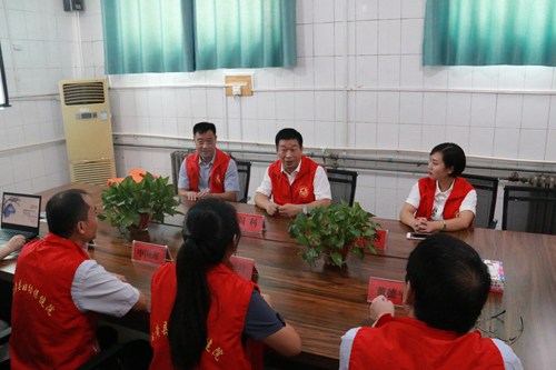图为阎利副县长和残联领导听取卫健委、妇幼保健院负责人汇报 图为阎利副县长和残联领导听取卫健委、妇幼保健院负责人汇报