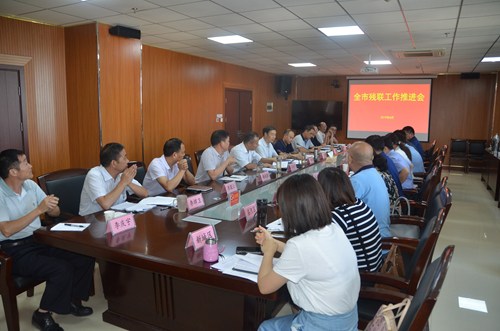 图为:会议现场 图为:会议现场