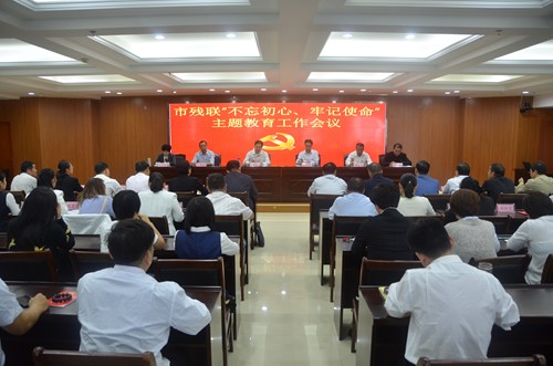 图为:会议现场 图为:会议现场