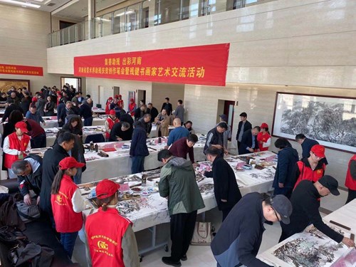 图为捐赠现场 图为捐赠现场