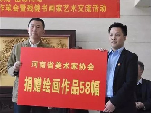 图为捐赠活动现场1 图为捐赠活动现场1