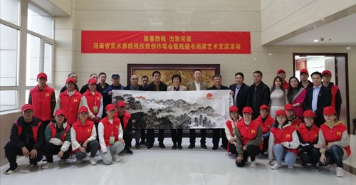 图为参加交流活动的领导及工作人员合影 图为参加交流活动的领导及工作人员合影