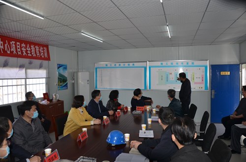 图为在 图为在