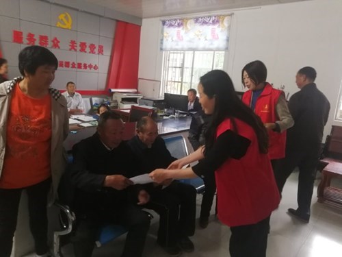 图为商城县宣讲残疾人两项补贴、康复救助等惠残政策 图为商城县宣讲残疾人两项补贴、康复救助等惠残政策
