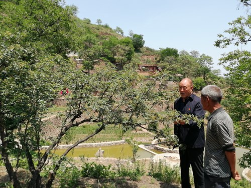 图为王生有在工作 图为王生有在工作