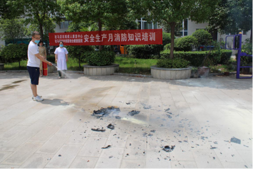 图为驻马店市残疾人康复中心开展“安全生产月”消防知识培训暨消防演练 图为驻马店市残疾人康复中心开展“安全生产月”消防知识培训暨消防演练