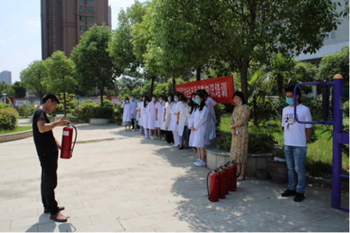 图为驻马店市残疾人康复中心开展“安全生产月”消防知识培训暨消防演练 图为驻马店市残疾人康复中心开展“安全生产月”消防知识培训暨消防演练