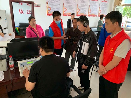 图为鉴定现场 图为鉴定现场