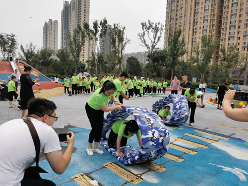 图为焦作市残联举办“参与特奥 促进健康” 第十四次全国特奥日亲子运动会 图为焦作市残联举办“参与特奥 促进健康” 第十四次全国特奥日亲子运动会