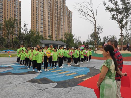 图为焦作市残联举办“参与特奥 促进健康” 第十四次全国特奥日亲子运动会 图为焦作市残联举办“参与特奥 促进健康” 第十四次全国特奥日亲子运动会