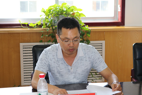 图为会议现场 图为会议现场