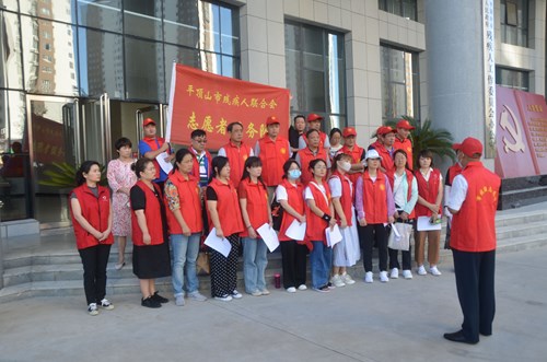 图为:入户调查前动员 图为:入户调查前动员