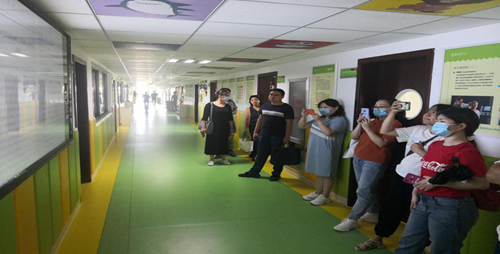 图为机构工作人员参观信阳市残疾儿童康复中心 图为机构工作人员参观信阳市残疾儿童康复中心