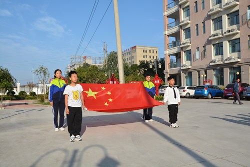 图为商丘市残联组织升国旗仪式活动现场2 图为商丘市残联组织升国旗仪式活动现场2