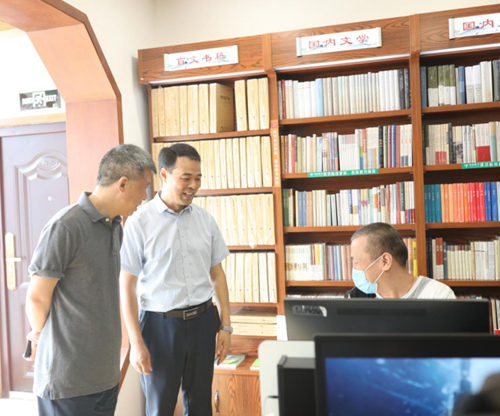 图为焦作市残联开展残障人士阅览室揭牌仪式暨“书香中国 阅读有我”活动 图为焦作市残联开展残障人士阅览室揭牌仪式暨“书香中国 阅读有我”活动
