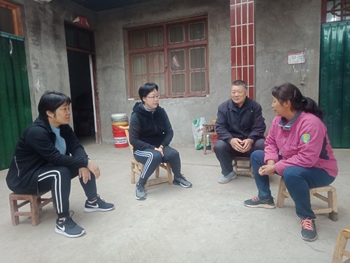 图为入户调研现场二 图为入户调研现场二