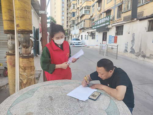 图为活动现场 图为活动现场